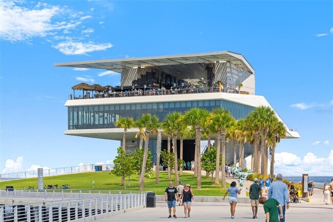 Building Photo - 300 Beach Dr NE