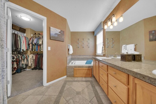 Building Photo - Welcome Home to this beautiful 5-bedroom h...