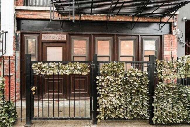 Building Photo - 384 Keap St