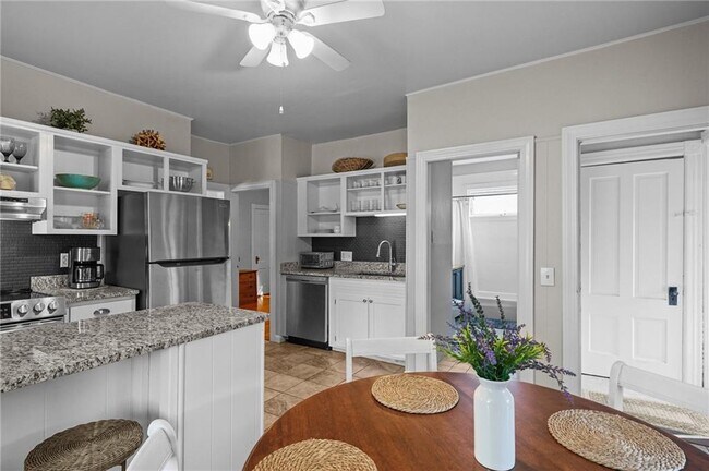 Building Photo - 48 Constitution St