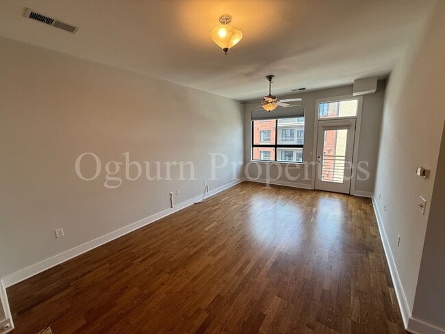 Building Photo - 810-406 W. 4th St-2BR/1BA 4th & Broad Condo!