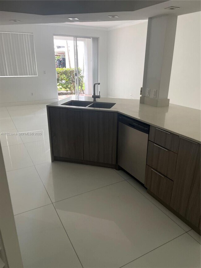 Building Photo - 3155 NE 184th St