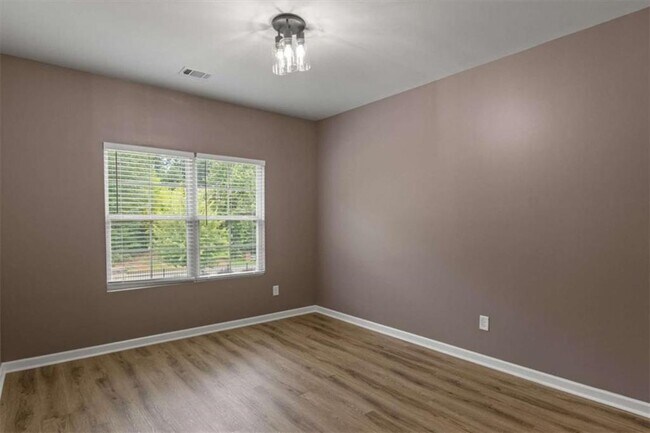 Building Photo - 2044 Britt Dr