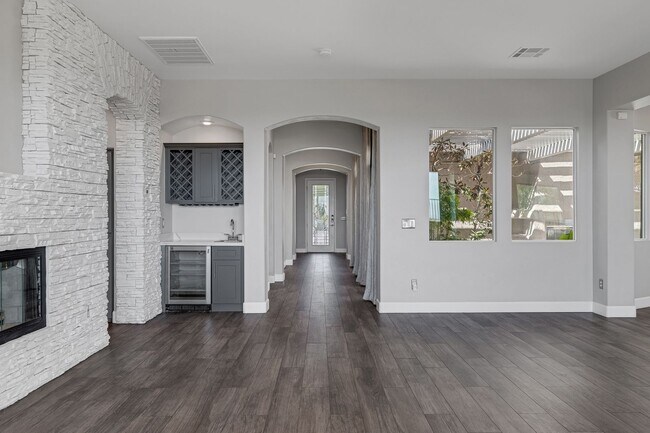 Building Photo - Executive Luxury Living with Unmatched Cit...