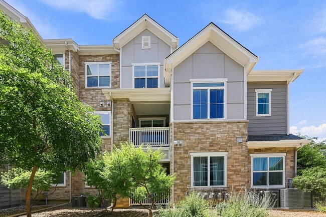 Building Photo - $2,495.95- 3 Bed, 3 Bath Condo in Aurora with In Unit Laundry!