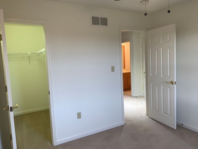 Building Photo - Don't Miss Out On This New Cumberland Town-Home For Rent, 3 Stories/3 Bedrooms/2.5 Bathroom In We...