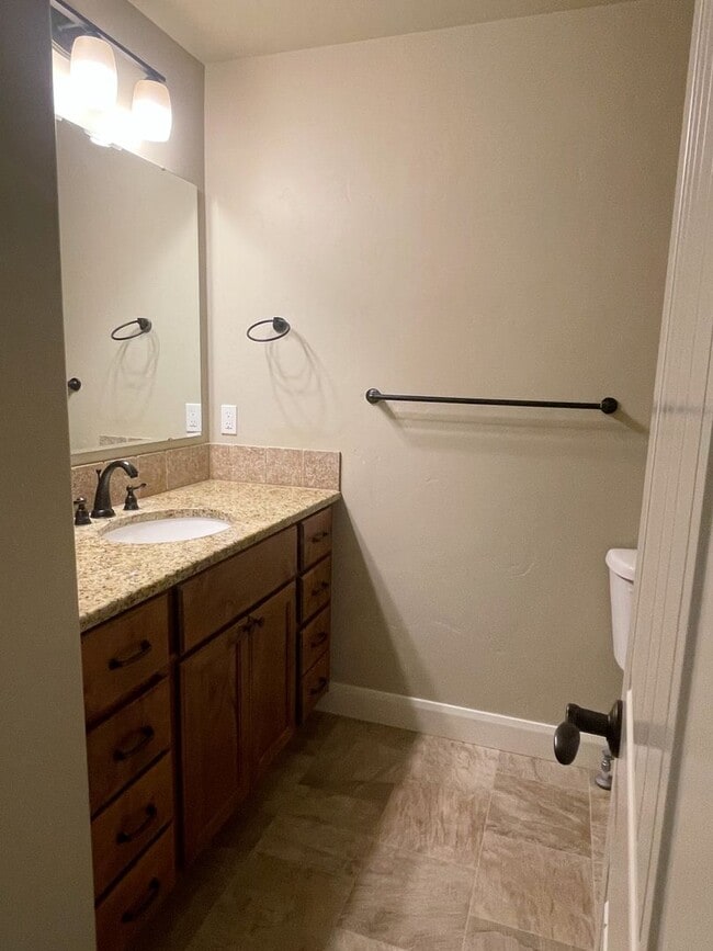 Building Photo - Beautiful 2 bed, 2 bath home with office/3rd bedroom in Eagle just off State and Linder in the Pr...