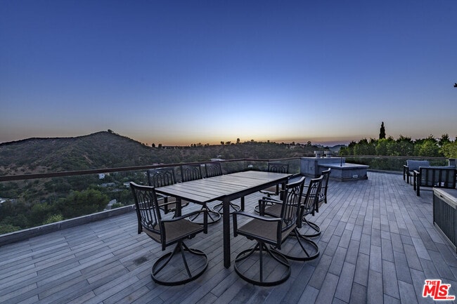 Building Photo - 2271 Gloaming Way