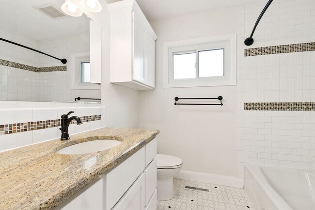 Building Photo - Charming Lake Loveland Ranch - Cozy Comfort & Unbeatable Location!