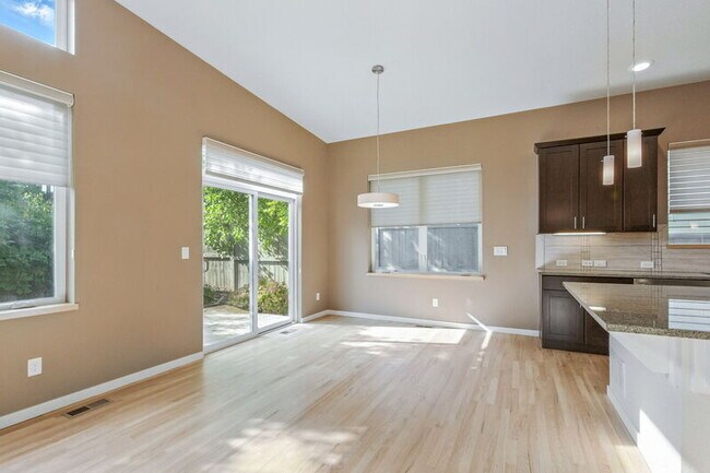 Building Photo - 1821 Blue Star Ln
