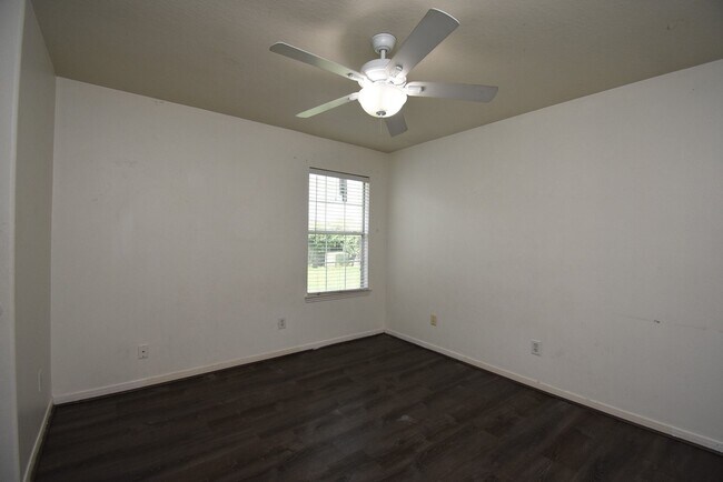 Building Photo - 128 Long Canyon Ln