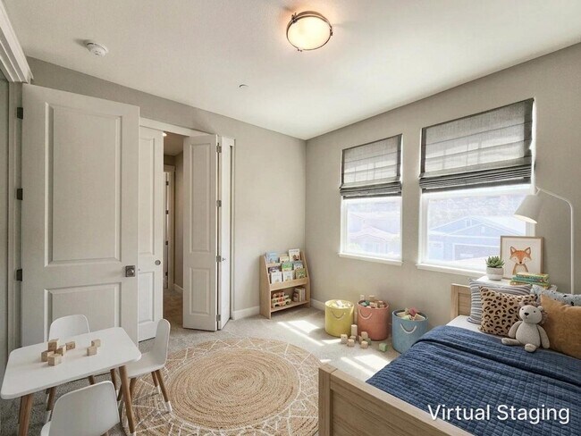 Building Photo - Spacious 5 bedroom house