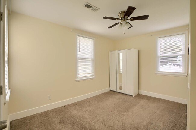 Building Photo - 525 Eaton St