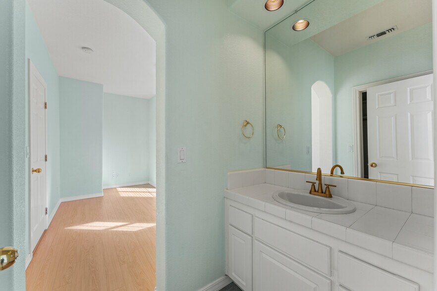 Building Photo - 5161 Weston Way