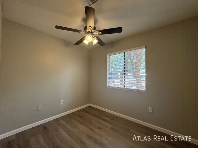 Building Photo - 506 N Iroquois Ave