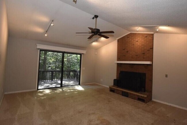 Building Photo - 1415 Texas Square