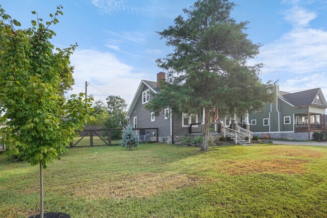 Building Photo - 520 Elgin St