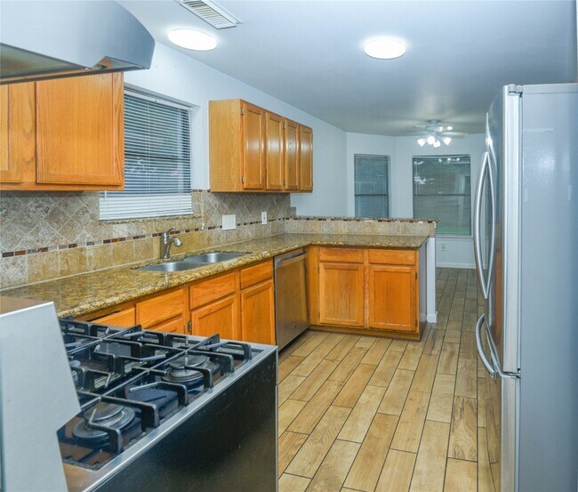Building Photo - 17902 Autumn Hills Dr