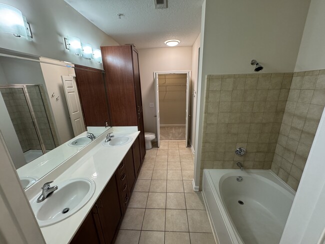 Main bathroom - 400 17th St NW