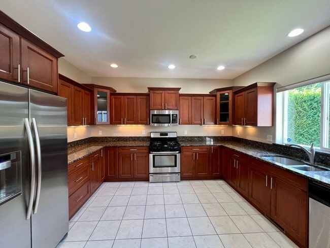 Building Photo - Beautiful 3 Bedroom in Private Community! HALF OFF FIRST MONTHS RENT!