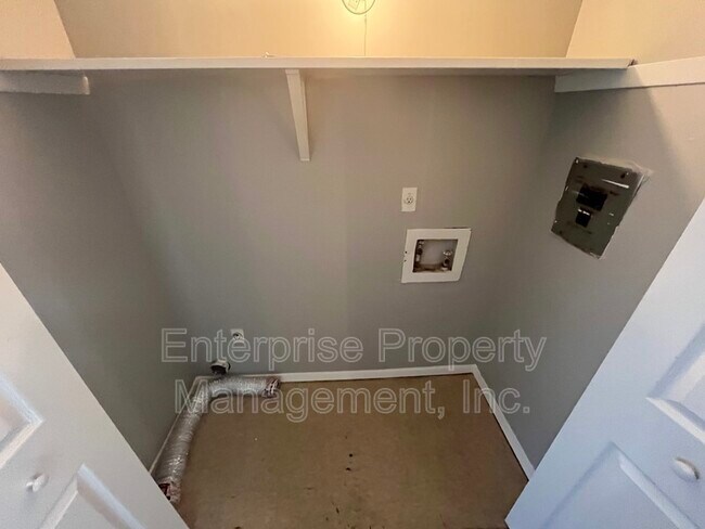 Building Photo - 2827 Sonora Dr