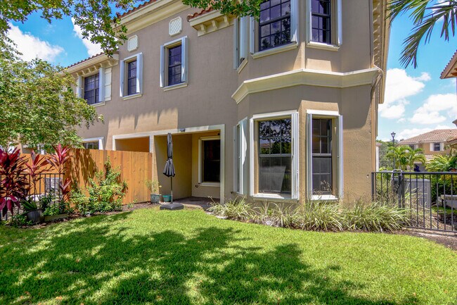 Building Photo - 10373 Wellington Parc Dr