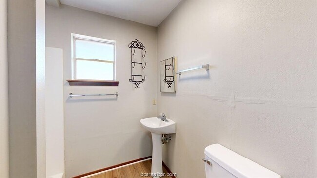 Building Photo - 8251 W Sh-21
