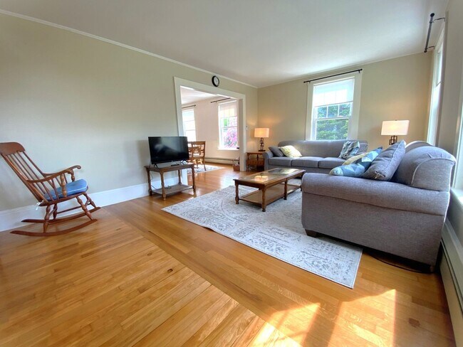 Building Photo - Winter Rental: Hodgkins Cottage