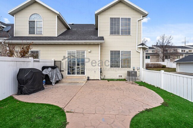 Building Photo - 1541 W Ln Ct