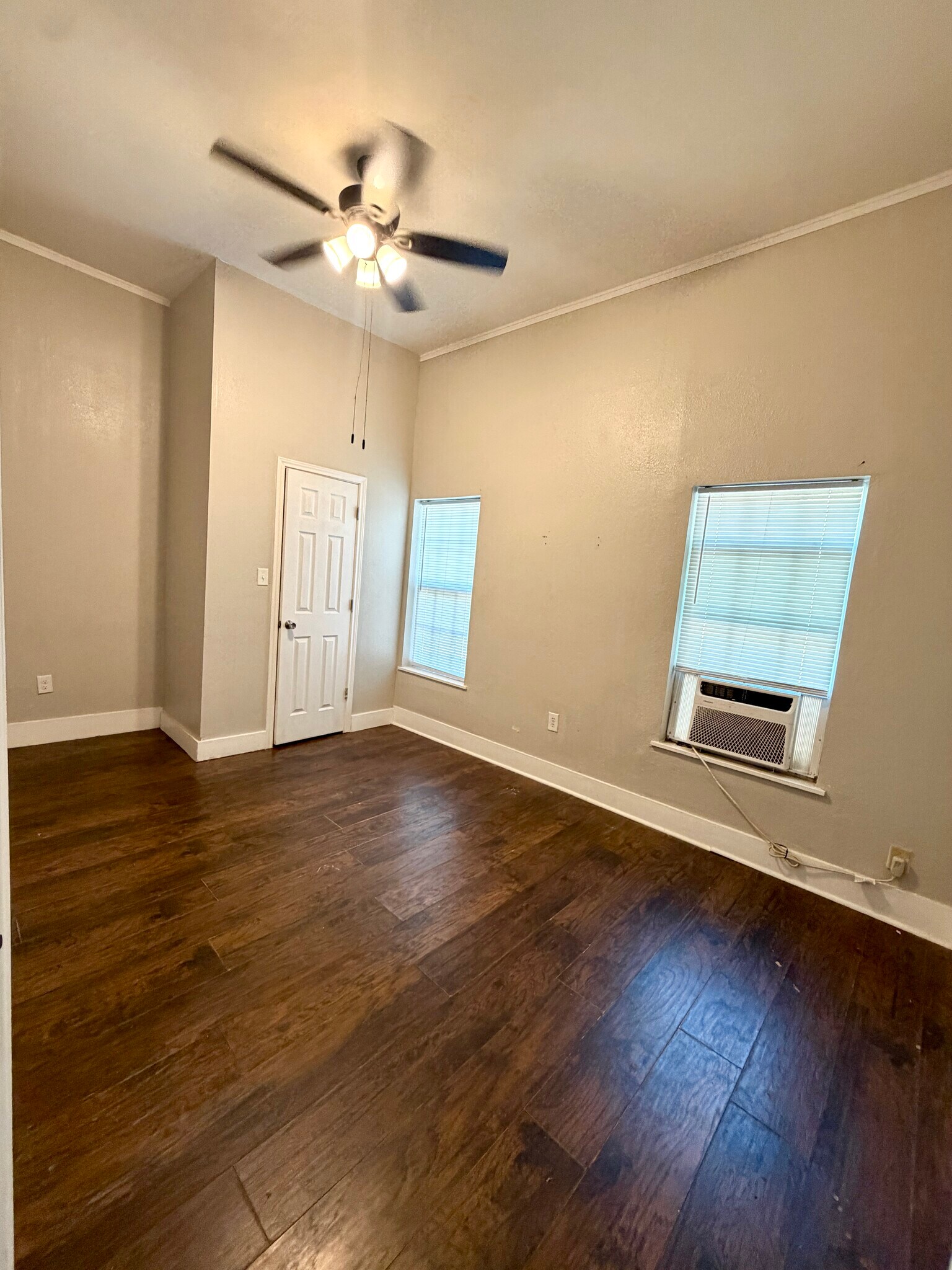 Building Photo - 1500 E Fannin St