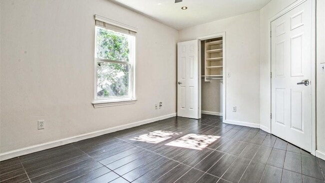 Building Photo - 9127 Valley Chapel Ln