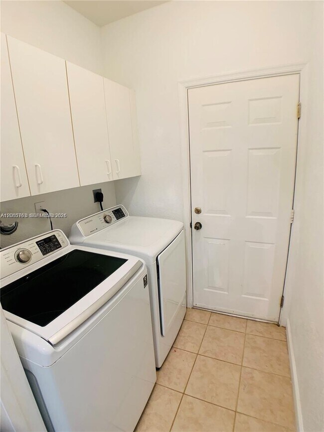 Building Photo - 2624 SW 188th Ave