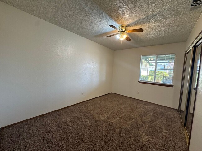 Building Photo - Spring Valley Lake Community Home