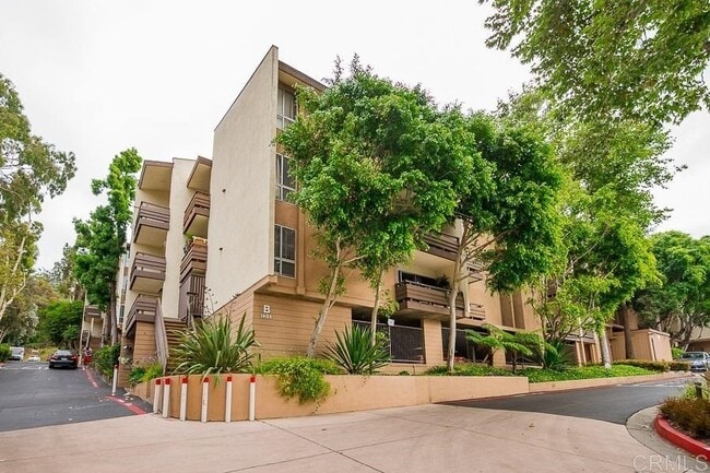 Building Photo - 1605 Hotel Cir S