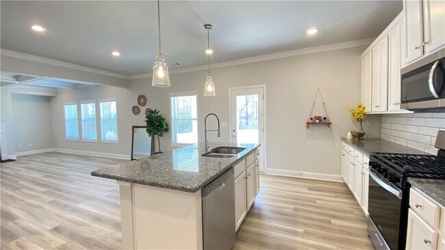 Building Photo - 4570 Silver Oak Dr SW