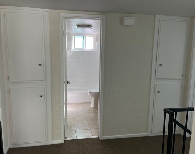 Building Photo - Charming Playa Del Rey Home with Spacious ...