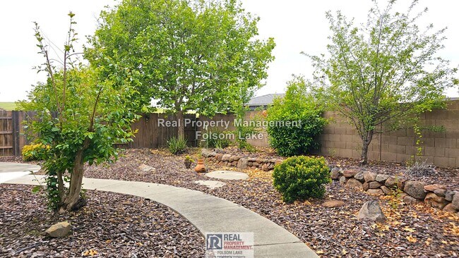 Building Photo - 55+ Active Adult Gated Community | 2 Bed / 2 Bath | Four Seasons - El Dorado Hills