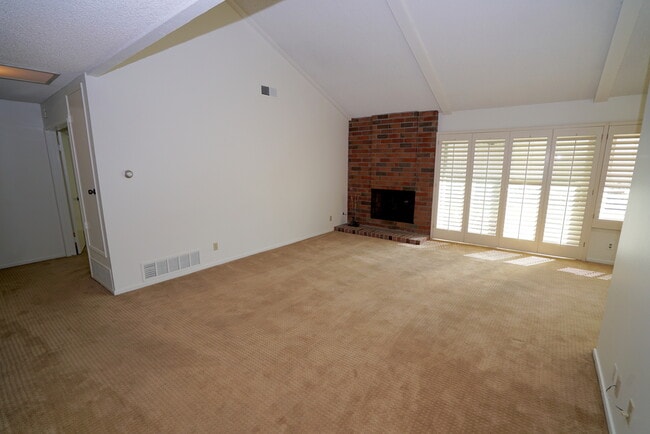 Building Photo - Old Orchard I Home for Rent in Valencia!