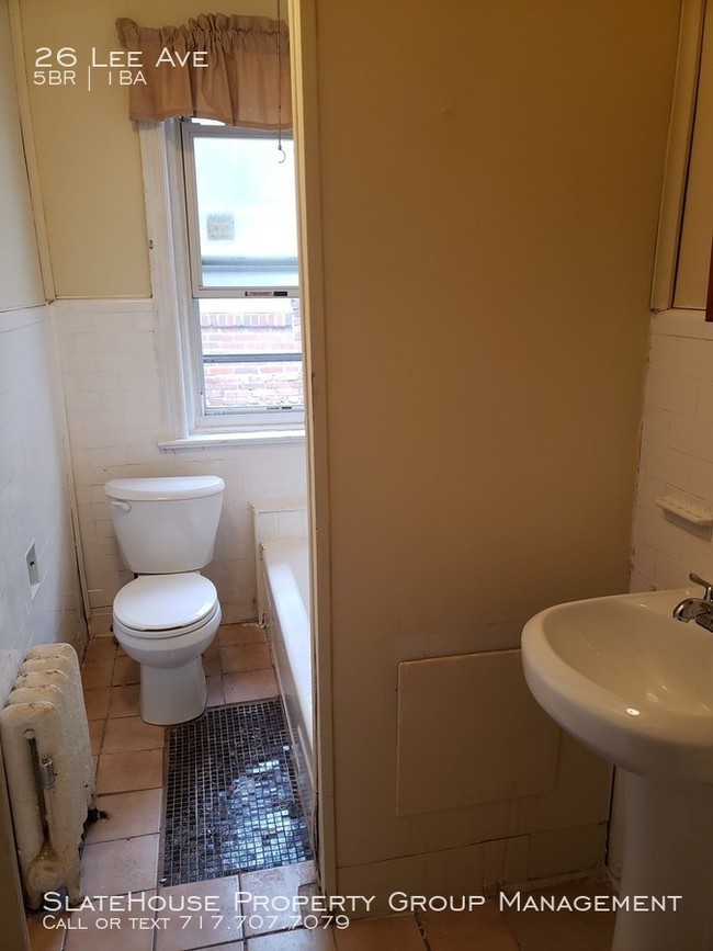 Building Photo - Huge 5 Bed / 1 Bath home in Trenton