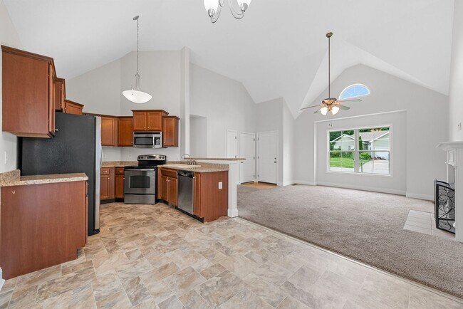 Building Photo - 3 Bedroom 2 Full Bath Home For Rent!