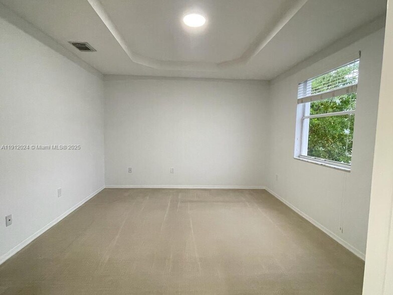 Building Photo - 14934 SW 41st Ln