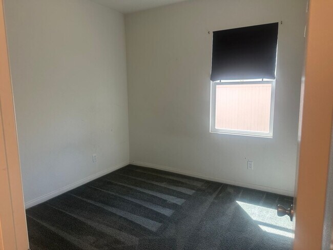 Building Photo - 4 Bed/2Bath, Solar Single-Story Home in Hi...