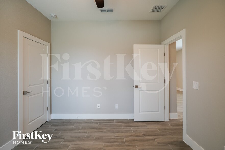 Building Photo - 1829 Superior Way