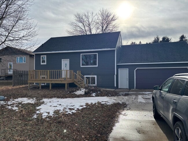 Building Photo - 1213 E Carol St