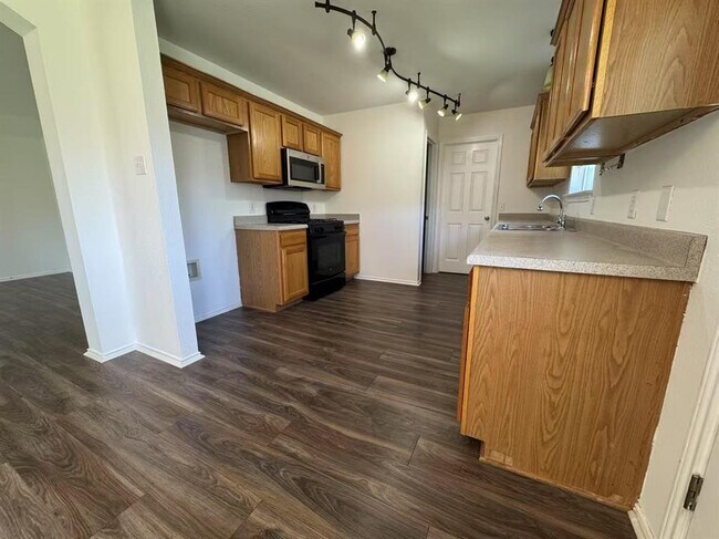 Building Photo - 1205 Dillon Lake Bend