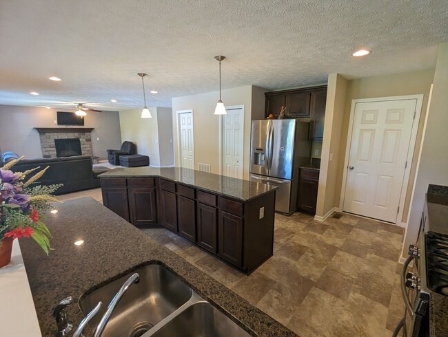 Building Photo - Beautiful 4 Bedroom Home in Amherst Schools.