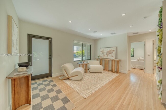 Building Photo - 1940 SW 32nd Pl