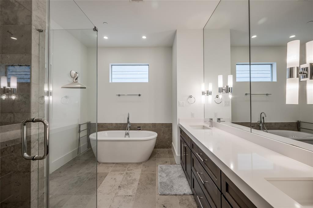 3rd Floor Master Bath - 1912 Maryland St