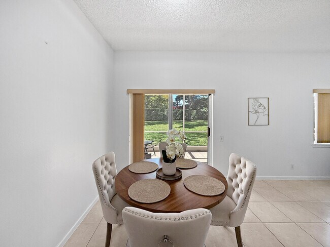 Building Photo - 4866 SW 32nd Terrace