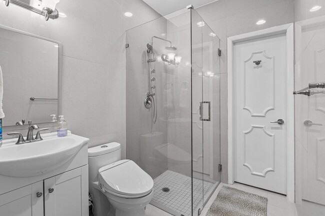 Building Photo - 6186 Duckweed Rd